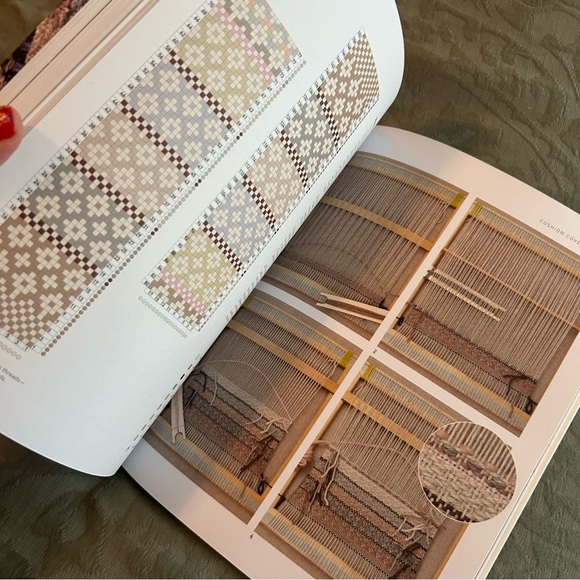 Weaving On A Little Loom For Beginners Techniques & Projects Soft Back Book - Picture 4 of 10